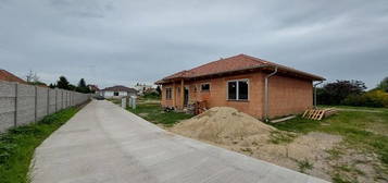 PREDAJ DOMU – 4 izb. Horná Potôň, 110 m2, pozemok 473 m2