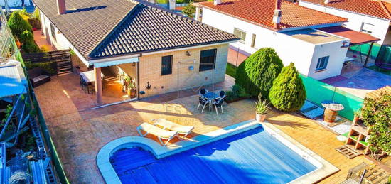 Casa o chalet independiente en venta en calle Benaula, 40