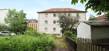 Sanierte 3-Raum-DG-Wohnung mit Garten