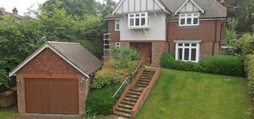 5 bedroom detached house