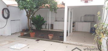 Apartamento T3 no Dafundo com Quintal.