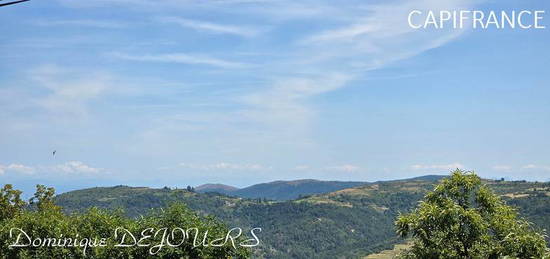 Ardèche, Saint Etienne de Serre, hameau paisible à la vue magnifique, petite maison en pierres de pays, à rénover