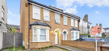 4 bed end terrace house for sale