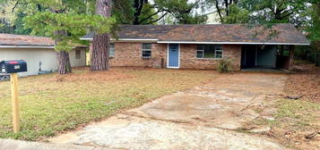 103 Lovett Dr, Clinton, MS 39056