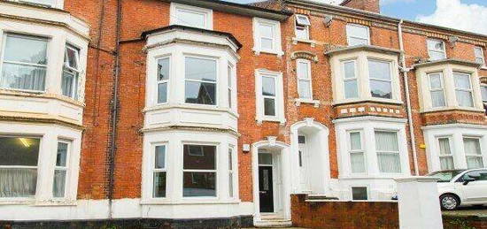 6 bedroom terraced house