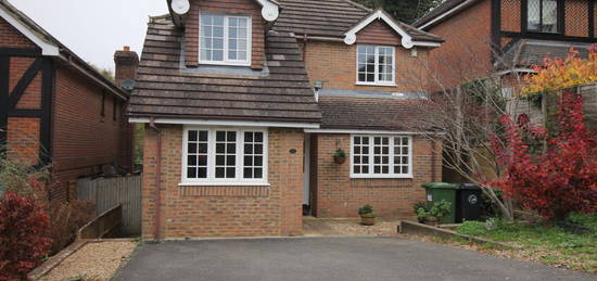 Detached house to rent in Foxhill Close, High Wycombe HP13