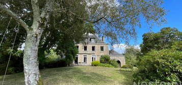 Maison en pierres de taille à Le Bono à 300 m à pieds de l'église