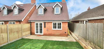 2 bed detached house for sale