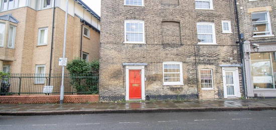 3 bed town house to rent