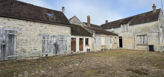 Ancien corps de ferme avec dépendances et hangar