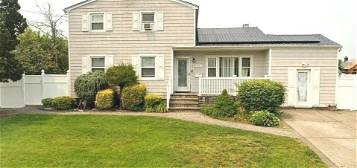206 Jefferson Ave, Brentwood, NY 11717