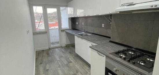 Arrendamento de Apartamento T3  na rua Antero de Quental, 6