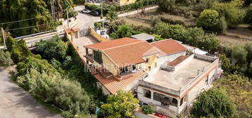 Villa in vendita in viale Torre della Vittoria, 2