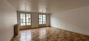 Appartement  à louer, 4 pièces, 3 chambres, 94 m²