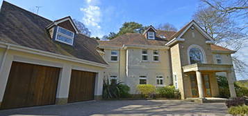 6 bedroom detached house