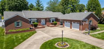 521 Canary Ln, Carterville, IL 62918