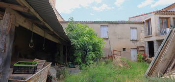 Immeuble, granges et jardin à Mauguio