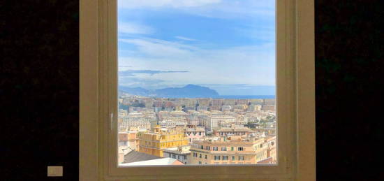 Quadrilocale via Gabriele D'Annunzio 2, Centro Città, Genova