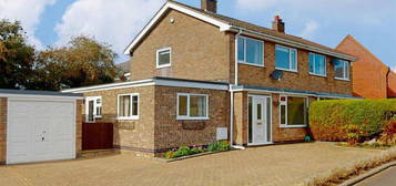 3 bedroom semi-detached house to rent