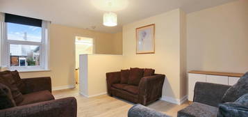 Maisonette to rent in Simonside Terrace, Heaton, Newcastle Upon Tyne NE6