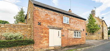 2 bed detached house for sale