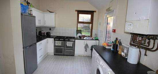 5 bedroom terraced house to rent