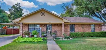 310 Tammy Ct, Collinsville, TX 76233