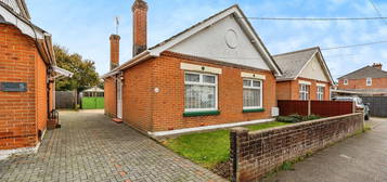 Bungalow for sale in Mayfield Avenue, Totton, Southampton, Hampshire SO40