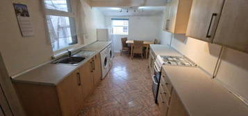 5 bedroom terraced house