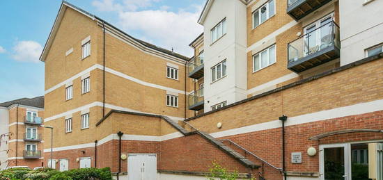 Flat to rent in Edridge Court, Ley Farm Close, Watford, Hertfordshire WD25