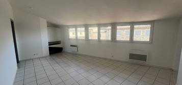 Appartement  à louer, 3 pièces, 1 chambre, 48 m²