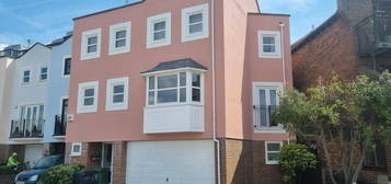 4 bedroom town house for sale