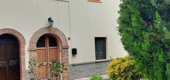 Casa indipendente con giardino esclusivo e rustico