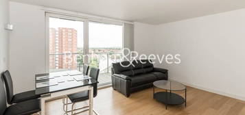 Flat to rent in Station Approach, Hayes UB3