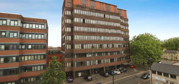 Flat to rent in Bridge House, 1 Farnsby Street SN1