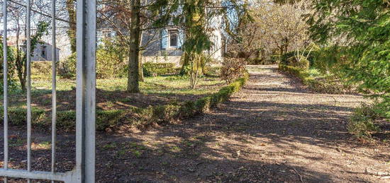 Maison de maître+ grand jardin