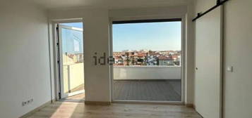 Duplex com vista desafogada de rio