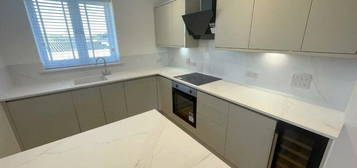 Flat to rent in Oxford Road, Tilehurst, Reading, Berkshire RG30