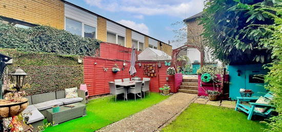 2 bed maisonette for sale