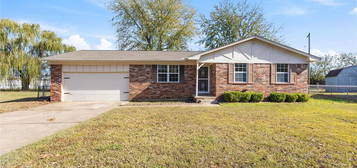 652 E Main St, Collinsville, OK 74021