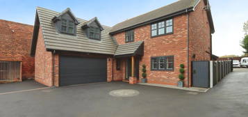 4 bed detached house for sale