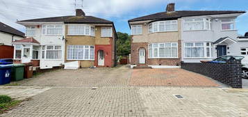 4 bedroom semi-detached house to rent