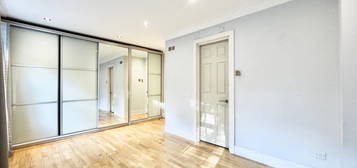 Town house to rent in Seaton Close, London SW15