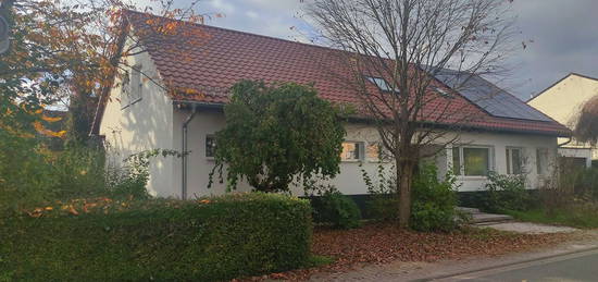 Erstbezug nach Sanierung: Geräumiges, günstiges 10-Zimmer-Einfamilienhaus in Schwalbach am Taunus