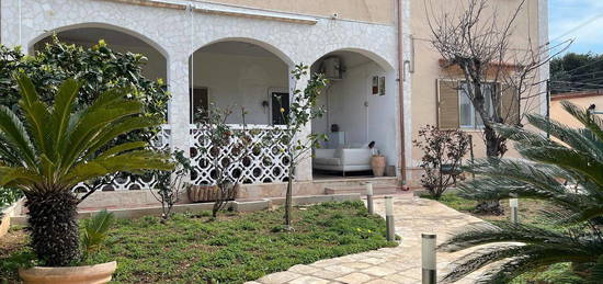 Villa bifamigliare in Via Togna a Taranto