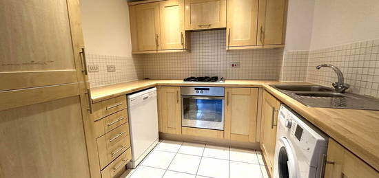 Flat to rent in Saxon Court, Ashford TN23