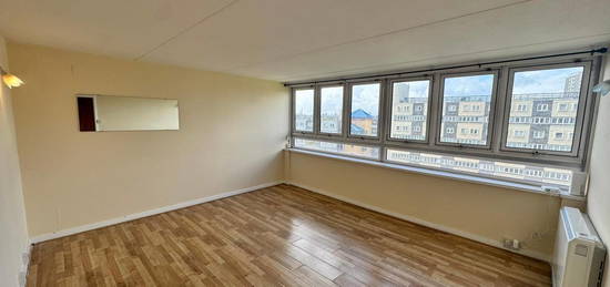 Flat to rent in Lucas Court, Strasburg Road, London SW11