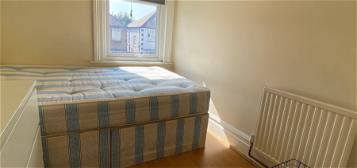Room to rent in Hanover Road, London NW10