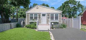 69 Columbia St, Patchogue, NY 11772