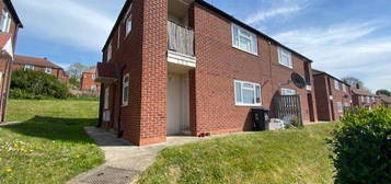 Flat to rent in Heights Drive, Farnley, Leeds LS12